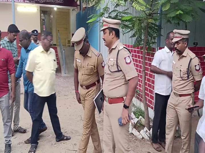 The firing in Palani was a careless accident TNN பழனி துப்பாக்கிச்சூடு சம்பவம்: நடந்தது என்ன..? -  மாவட்ட எஸ்.பி. பாஸ்கரன் விளக்கம்