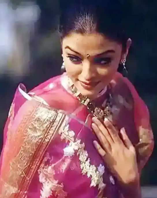 ਐਸ਼ਵਰਿਆ ਰਾਏ ਨੂੰ ਸਟਾਰ ਬਣਾਉਣ ਵਾਲੀ ਫਿਲਮ ਸਾਲ 1999 ਦੀ 'ਹਮ ਦਿਲ ਦੇ ਚੁਕੇ ਸਨਮ' ਸੀ। ਸੰਜੇ ਲੀਲਾ ਭੰਸਾਲੀ ਦੀ ਇਸ ਫਿਲਮ 'ਚ ਉਨ੍ਹਾਂ ਦੀ ਜੋੜੀ ਸਲਮਾਨ ਖਾਨ ਨਾਲ ਨਜ਼ਰ ਆਈ ਸੀ।