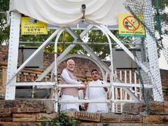 मोरबी घटनास्थल पर PM मोदी, रेस्क्यू टीम और घायलों से भी की मुलाकात- सामने आईं ये खास तस्वीरें