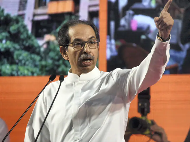 'मोरबी पुल हादसे से पल्ला नहीं झाड़ सकती गुजरात सरकार'- ठाकरे का BJP पर हमला