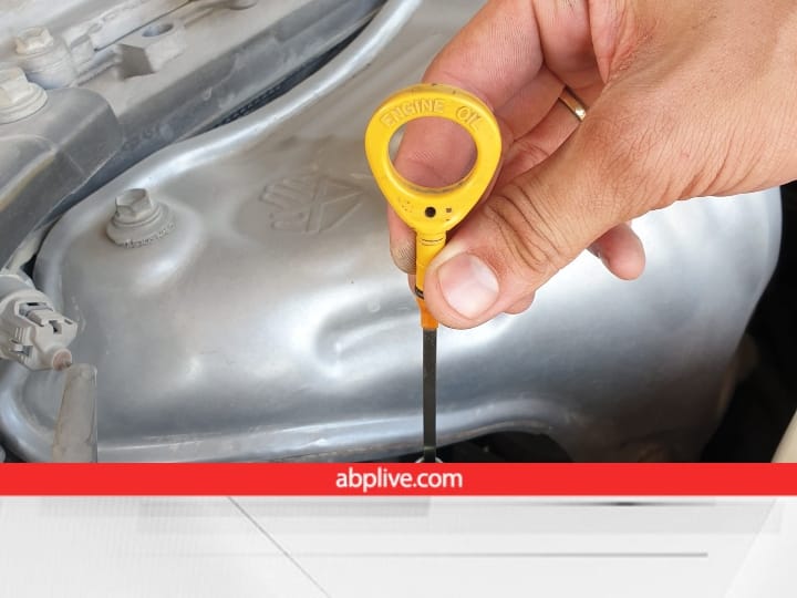 Car engine oil check process how to check car engine oil Car Engine Oil Level: कार का इंजन आयल चेक करना है जरूरी, नहीं तो लग सकती है लम्बी चपत