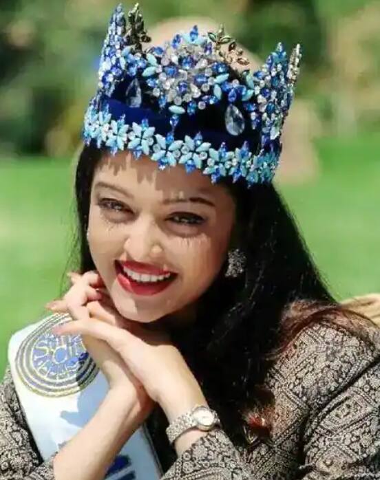 ਕਾਨਸ 'ਚ ਪਹਿਨੀ ਸਾੜੀ- ਸਾਲ 2002 'ਚ ਐਸ਼ਵਰਿਆ ਰਾਏ ਨੇ ਸੰਜੇ ਲੀਲਾ ਭੰਸਾਲੀ ਦੀ ਫਿਲਮ 'ਦੇਵਦਾਸ' ਦੇ ਵਰਲਡ ਪ੍ਰੀਮੀਅਰ ਲਈ ਕਾਨਸ 'ਚ ਐਂਟਰੀ ਕੀਤੀ ਸੀ। ਇਸ ਦੌਰਾਨ ਉਹ ਪੀਲੇ ਰੰਗ ਦੀ ਸਾੜੀ 'ਚ ਨਜ਼ਰ ਆਈ। ਜਿਸ ਨੂੰ ਦੇਖ ਕੇ ਸਾਰਿਆਂ ਨੇ ਐਸ਼ਵਰਿਆ ਦੇ ਲੁੱਕ ਦੀ ਤਾਰੀਫ ਕੀਤੀ।