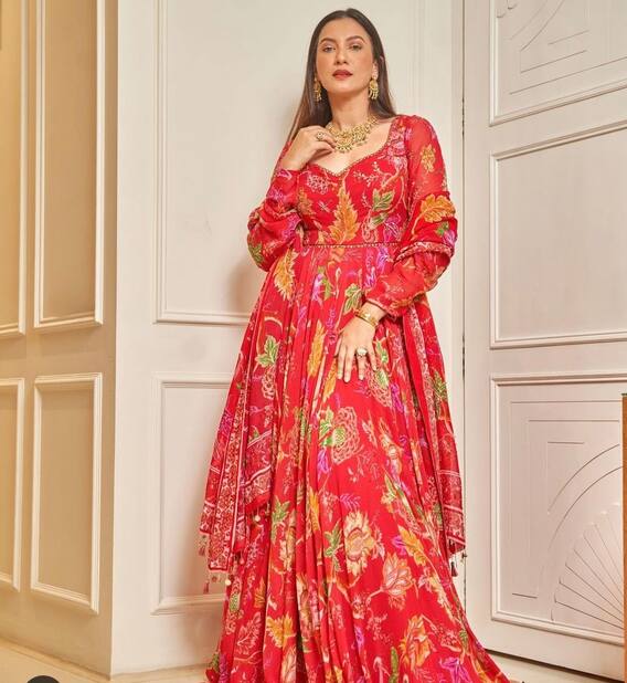 Fashion Tips: नई नवेली दुल्हन हैं और अपने लुक को लेकर हैं कंफ्यूज तो ट्राई करें एक से बढ़कर एक स्टाइलिश कुर्ती लुक