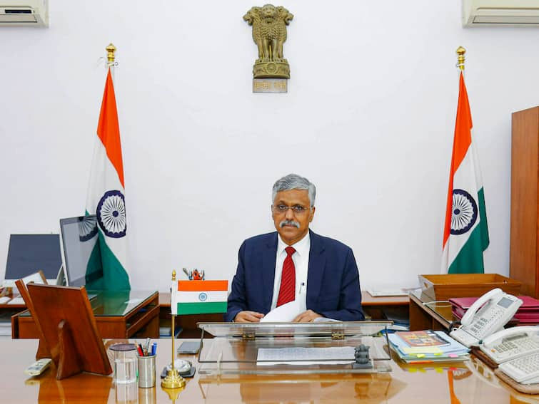 Giridhar Aramane Assumes Office Of Defence Secretary Giridhar Aramane Assumes Office Of Defence Secretary