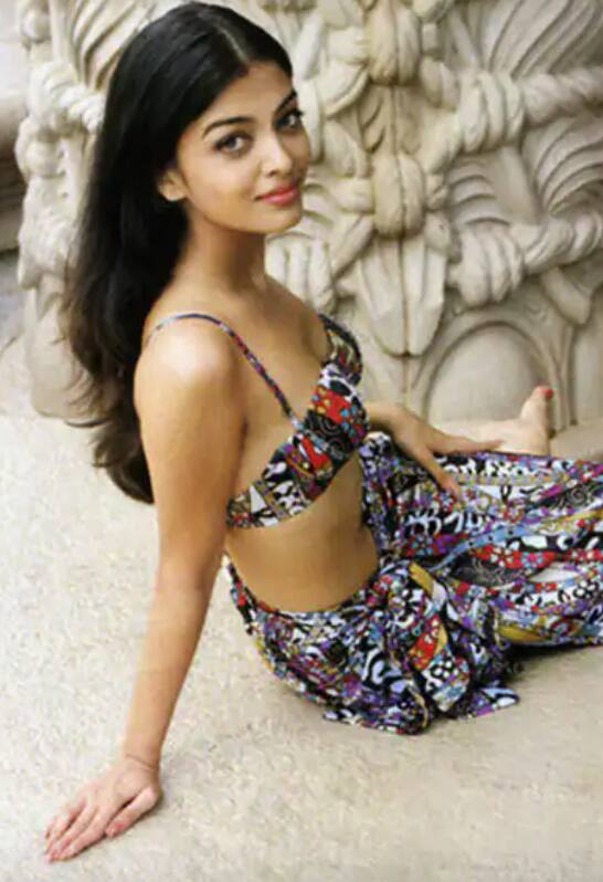 ਫਿਲਮੀ ਕਰੀਅਰ ਦੌਰਾਨ ਐਸ਼ਵਰਿਆ ਰਾਏ ਦਾ ਨਾਂ ਕਈ ਅਦਾਕਾਰਾਂ ਨਾਲ ਜੁੜਿਆ। ਐਸ਼ਵਰਿਆ ਦਾ ਨਾਂ ਕਿਸੇ ਸਮੇਂ ਸਲਮਾਨ ਖਾਨ, ਵਿਵੇਕ ਓਬਰਾਏ ਨਾਲ ਜੁੜਿਆ ਸੀ ਪਰ ਆਖਿਰਕਾਰ ਅਭਿਸ਼ੇਕ ਬੱਚਨ ਨਾਲ ਅਫੇਅਰ ਤੋਂ ਬਾਅਦ ਅਦਾਕਾਰਾ ਨੇ ਵਿਆਹ ਕਰਵਾ ਲਿਆ।