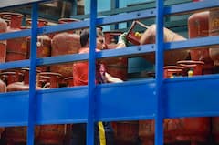 LPG Price: সাধারণের হেঁসেলে স্বস্তি ! দেশের চার মহানগরে কত কমল রান্নার গ্যাসের দাম ?