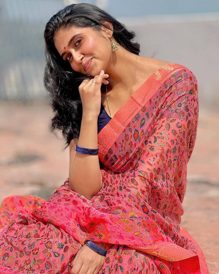 सोशल मीडियावरही बरीच सक्रिय असते. नुकताच रिंकूने तिचा नवा फोटो सोशल मीडियावर शेअर केला आहे.(फोटो सौजन्य :iamrinkurajguru/इंस्टाग्राम)