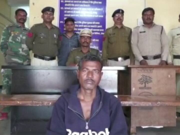 Surguja: छठ पूजा घाट पर आने वालों को शराब के नशे में गालियां दे रहा था युवक, पुलिस ने ऐसे सिखाया सबक Surguja Chhattisgarh Police arrested addict who scuffle with constable in Surguja and sent him to jail ann Surguja: छठ पूजा घाट पर आने वालों को शराब के नशे में गालियां दे रहा था युवक, पुलिस ने ऐसे सिखाया सबक