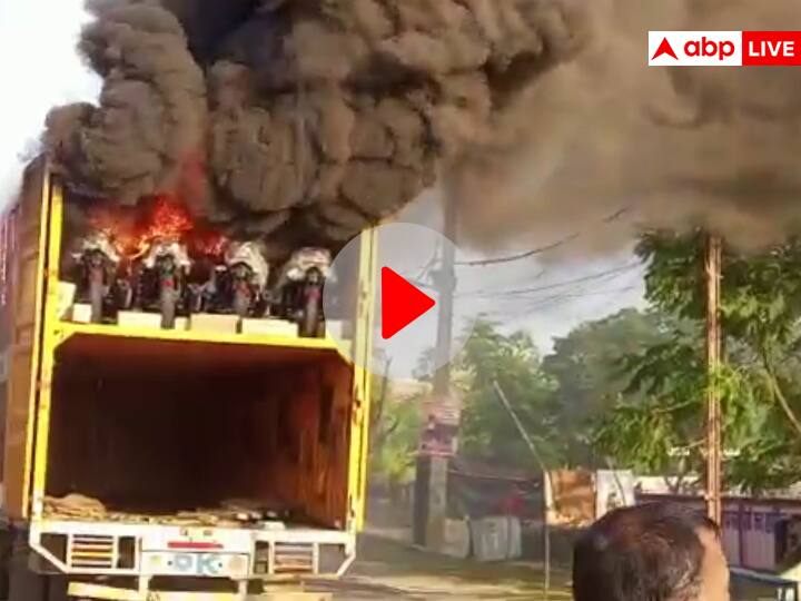 Bihar News: 20 bikes burnt in Bhagalpur fire broke out by electric wire in the container ann Bihar News: भागलपुर में एक दो नहीं... देखिए कैसे जल गई 20 बाइक, कंटेनर में इलेक्ट्रिक वायर से लगी थी आग, VIDEO