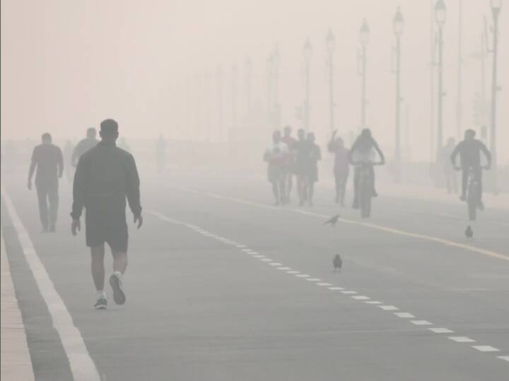 Delhi punjab pollution politics bhupendra yadav allegation on aap government punjab farm fire पर्यावरण मंत्री ने दिल्ली को बताया ‘गैस चैंबर’, सीएम केजरीवाल का पीएम पर हमला, बोले- क्या इसके लिए AAP कसूरवार?