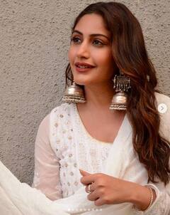 Surbhi Chandnas: ਚਿੱਟਾ ਕੁੜਤਾ, ਵੱਡੇ ਇਅਰਰਿੰਗਸ ਤੇ ਖੁੱਲ੍ਹੇ ਵਾਲ, ਸੁਰਭੀ ਚੰਦਨਾ ਦੇ ਸਟਾਇਲ ਨੇ ਉਡਾਏ ਫੈਨਜ਼ ਦੇ ਹੋਸ਼, ਦੇਖੋ ਫੋਟੋ