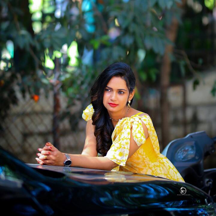 బిగ్ బాస్ మంచి ఫేమ్ తెచ్చుకుంది అరియానా. -Image Credit: Ariyana Glory/Instagram