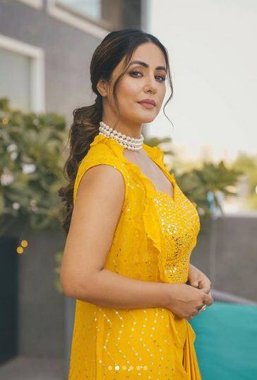 ਫੋਟੋਆਂ ਵਿੱਚ ਹਿਨਾ ਖਾਨ ਨੇ ਕੰਧ ਵੱਲ ਦੇਖਦੇ ਹੋਏ ਆਪਣੇ ਟੋਨ ਫਿਗਰ ਨੂੰ ਫਲਾਂਟ ਕੀਤਾ ਅਤੇ ਸ਼ਾਨਦਾਰ ਪੋਜ਼ ਦਿੱਤੇ।