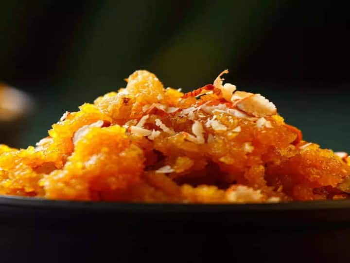 Health tips ginge Adrak Halwa Recipe in winter know all tips in hindi Adrak Ka Halwa: मौसमी बीमारियों से रहना है दूर तो खाएं अदरक का हलवा, फटाफट नोट करें रेसिपी