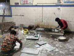 PM मोदी के पहुंचने से पहले मोरबी में सफेद कपड़े से छिपाया गया कंपनी का नाम, अस्पताल का भी किया कायापलट- विपक्ष ने बताया इवेंट मैनेजमेंट