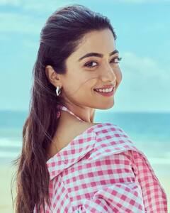 Rashmika Mandannaએ બીચ લૂકમાં એકવાર ફરીથી શેર કર્યા બૉલ્ડ ફોટોઝ, જુઓ એક્ટ્રેસનો ક્યૂટ અંદાજ