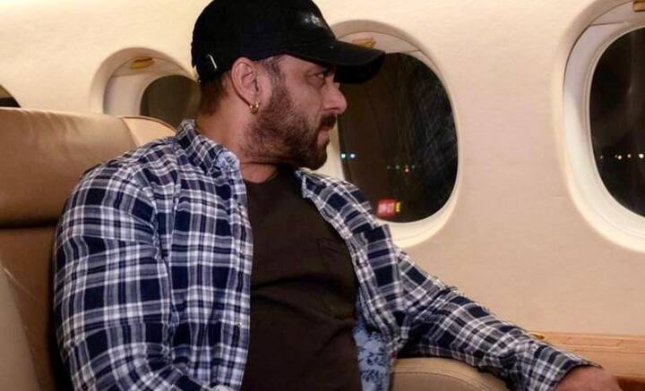 এর পর দিল্লি পুলিশের তরফেও বিষয়টি নিশ্চিত করা হয়। জানানো হয়, সলমনকে হত্যার ছক ছিল লরেন্স গ্যাং-এর। তার জন্য সলমনের অধীনে কর্মরত লোকজনের সঙ্গে বন্ধুত্বও গড়ে তুলতে উদ্য়োগী হয় তারা। সলমনের খামারবাড়ির আশেপাশেও আনাগোনা শুরু করে। হুমকির চিঠির কথা যদিও অস্বীকার করেছেন লরেন্স, তবে কয়েক বছর আগে সরাসরি সলমনকে হুমকি দিয়েছিলেন তিনি। চিঙ্কারা হরিণ শিকার মামলায় সলমনের ভূমিকার কথা তুলে ধরে, প্রকাশ্যেই খুনের হুমকি দিতে শোনা গিয়েছিল তাঁকে।