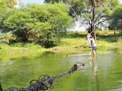 मोरबी हादसे से भी नहीं ले रहे सबक, इंदौर में रस्सी पकड़ नदी पार कर रहे गांव वाले, किसान की डूबने से मौत