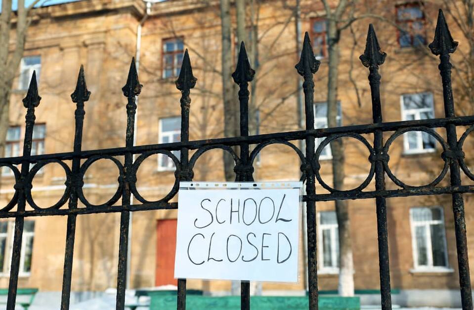 Due to heavy rain in Tamil Nadu school colleges remain to close in these cities check list School Closed: આ શહેરોમાં આજે શાળા, કોલેજો રહેશે બંધ, જાણો શું છે કારણ