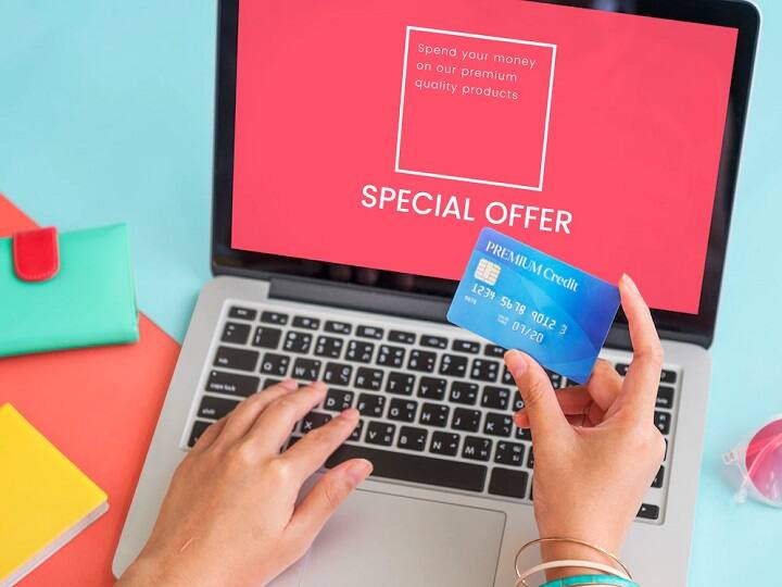 अगर आप भी हर क्रेडिट कार्ड का इस्तेमाल करते हैं तो हम आपको बताते हैं कि इसे यूज करते वक्त आपको किन गलतियों को करने से बचना चाहिए.