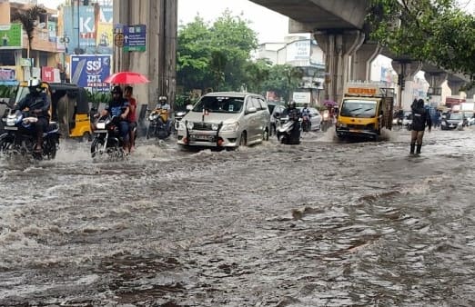 Trains from southern districts to Chennai are canceled due to stormy rains in Chennai மிரட்டும் புயல்- தென் மாவட்டங்களில் இருந்து சென்னை செல்லும் ரயில்கள் ரத்து!