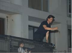 SRK Birthday : किंग खानचा वाढदिवस... चाहत्यांकडून जंगी सेलिब्रेशन; शाहरुखची एक झलक पाहण्यासाठी मन्नतबाहेर गर्दी