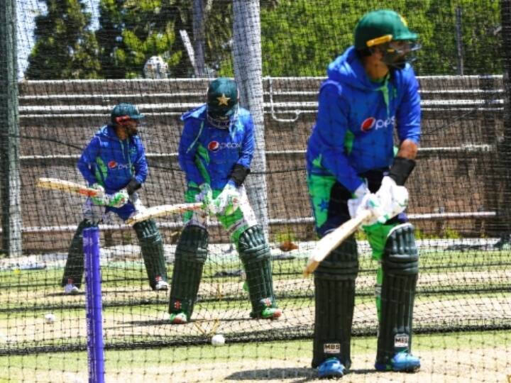 गुरूवार को सिडनी में पाकिस्तान और साउथ अफ्रीका की टीम आमने-सामने होगी. इस मैच के लिए पाकिस्तानी खिलाड़ी नेट्स में जमकर पसीना बहा रहे हैं.