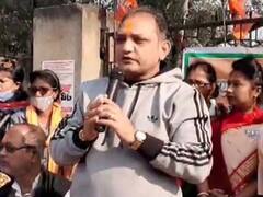 Bengal: बीजेपी नेता ने चुनाव के दौरान आत्मरक्षा के लिए लोगों को दी सलाह, कहा- 'घर में त्रिशूल रखिए'