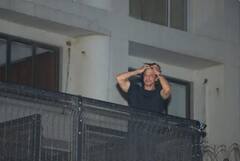 Shah Rukh Khan Photos: ਜਨਮ ਦਿਨ ਮੌਕੇ ਸ਼ਾਹਰੁਖ ਖਾਨ ਦਾ ਆਲ ਬਲੈਕ ਲੁੱਕ, ਇਸ ਅੰਦਾਜ਼ 'ਚ ਪ੍ਰਸ਼ੰਸਕਾਂ ਨੂੰ ਮਿਲਣ 'ਮੰਨਤ' ਦੀ ਬਾਲਕਨੀ 'ਚ ਪਹੁੰਚੇ 'ਬਾਦਸ਼ਾਹ'