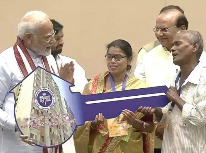 PM Modi inaugurates 3024 Newly Constructed Flats and given key to Slum people ਦਿੱਲੀ 'ਚ ਝੁੱਗੀ-ਝੌਂਪੜੀ ਵਾਲਿਆਂ ਨੂੰ ਮਿਲੇ ਪੱਕੇ ਮਕਾਨ,  PM ਮੋਦੀ ਦੀ ਮੌਜੂਦਗੀ 'ਚ 500 ਲੋਕਾਂ ਨੂੰ ਸੌਂਪੀਆਂ ਚਾਬੀਆਂ