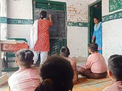 बरेली के 700 से अधिक सरकारी स्कूलों में नहीं है फर्नीचर, बच्चे जमीन पर बैठने को मजबूर