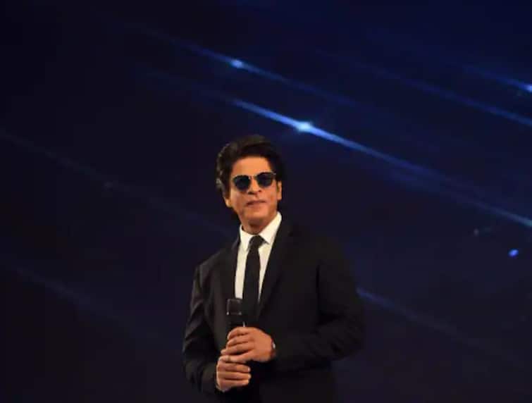 Shah Rukh Khan Birthday Double surprise for fans on King Khan birthday Screening of DDLJ and Teaser of Pathan Shah Rukh Khan Birthday : किंग खानच्या वाढदिवशी चाहत्यांना डबल सरप्राईज; DDLJ चं स्क्रिनिंग आणि पठाणचा टीझर