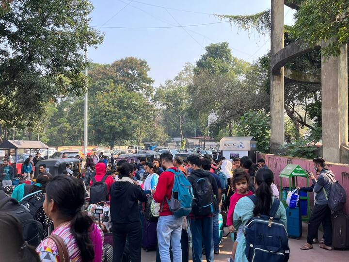 महाराष्ट्रातील अनेक तरुण तरुणी कामानिमित्त पुण्यात राहतात.