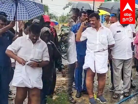 Minister Nasar : விடிய விடிய கொட்டிய மழை... வேட்டியை மடித்துக்கட்டி களமிறங்கிய அமைச்சர் நாசர்..