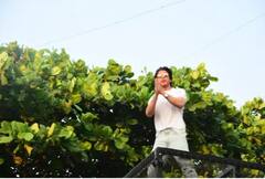 ਹੱਥ ਜੋੜ ਕੇ - ਸਿਰ ਝੁਕਾ ਕੇ ਜਨਮ ਦਿਨ 'ਤੇ ਸ਼ਾਹਰੁਖ ਖਾਨ ਨੇ ਇਸ ਤਰ੍ਹਾਂ ਕੀਤਾ ਫ਼ੈਨਜ ਦਾ ਧੰਨਵਾਦ, ਵੇਖੋ ਤਸਵੀਰਾਂ