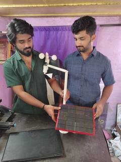 PHOTO: काय सांगता! पीकांचे भविष्य सांगणारं 'डिव्हाईस'