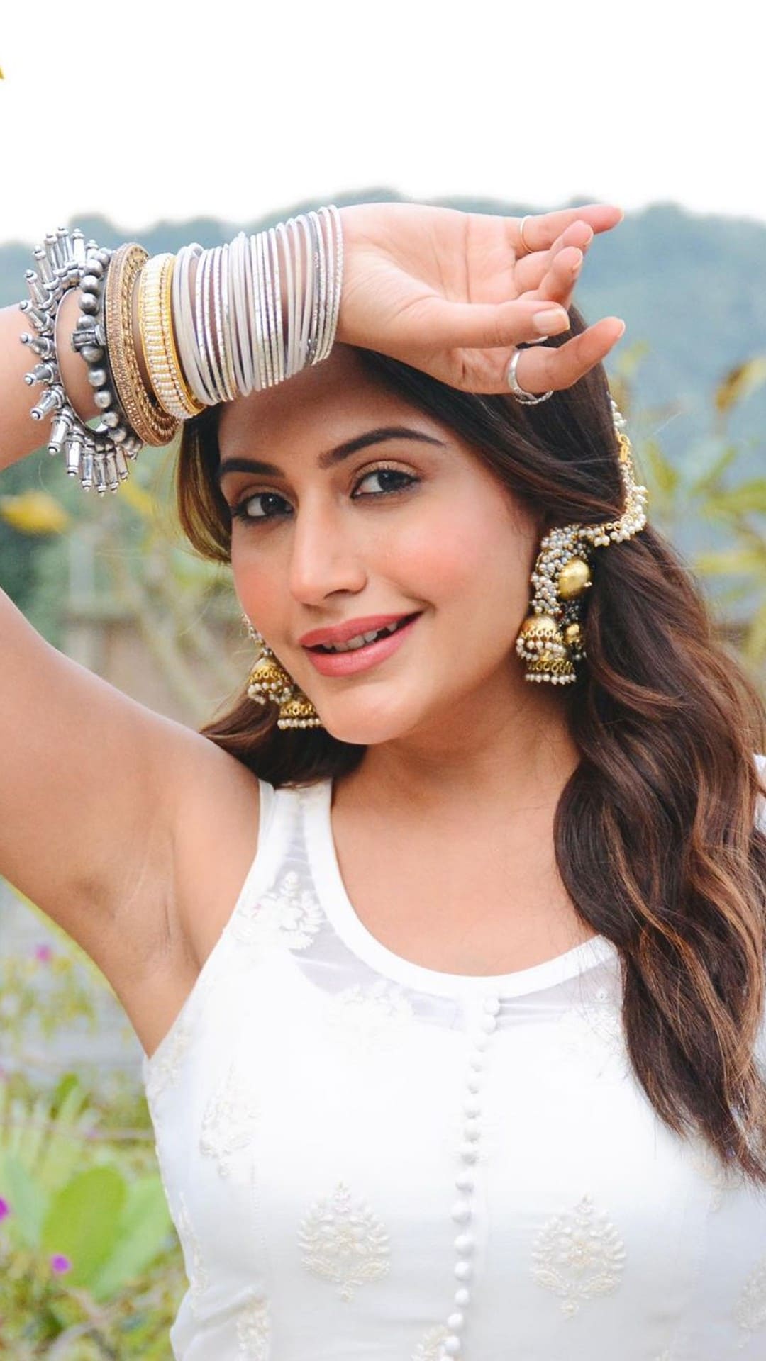 Surbhi Chanda Oozes Elegance In Saree Check Out Pics