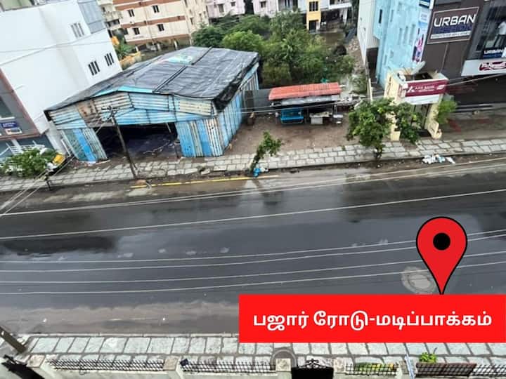 மடிப்பாக்கத்தில் உள்ள பஜார் ரோடு மழை நீர் தேங்காமல் சுத்தமாக இருக்கும் காட்சி
