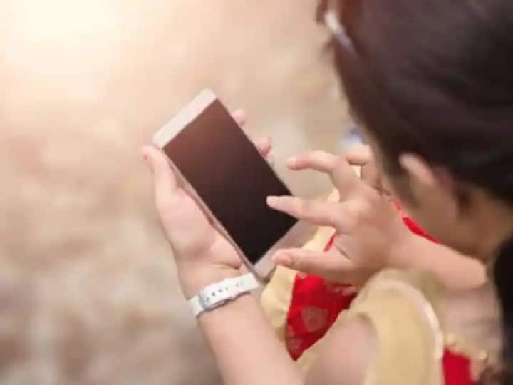 Rajasthan Government to give Free Smart Phones to Women by December 2022 State Minister Mamta Bhupesh Announces  Rajasthan News: महिलाओं को फ्री स्मार्टफोन और इंटरनेट देगी राजस्थान सरकार, मंत्री ममता भूपेश ने बताया प्लान