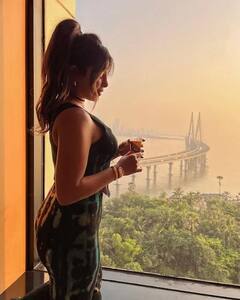 Priyanka Chopra: ਪ੍ਰਿਯੰਕਾ ਚੋਪੜਾ 3 ਸਾਲਾਂ ਬਾਅਦ ਪਰਤੀ ਭਾਰਤ, ਬਾਲਕੋਨੀ `ਚ ਖੜੇ ਆਈ ਨਜ਼ਰ, ਦੇਖੋ ਤਸਵੀਰਾਂ
