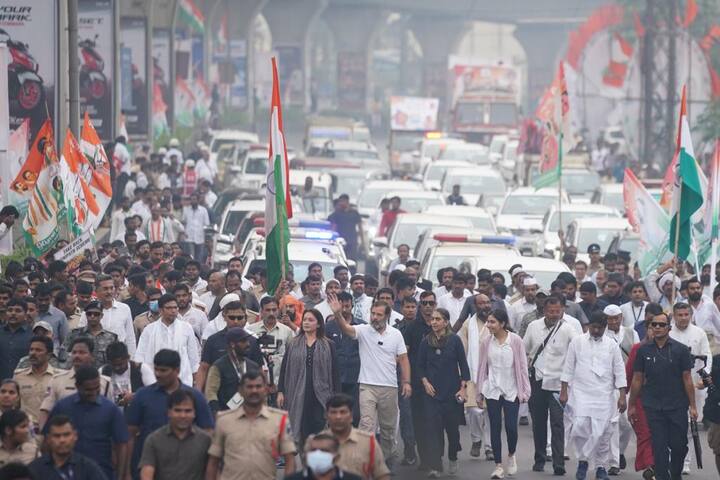 রাহুলের নেতৃত্বে ভারত জোড়ো যাত্রা এখন এসে পৌঁছেছে তেলঙ্গানা। বুধবার হায়দরাবাদে হয়েছে পদযাত্রা। এতদিন একাধিক হেভিওয়েট নেতাদের দেখা গিয়েছে মিছিলে।  শুরুর দিনে ছিলেন তামিলনাড়ু মুখ্যমন্ত্রী। কিন্তু সেই অর্থে ছিলেন না কোনও তারকা।