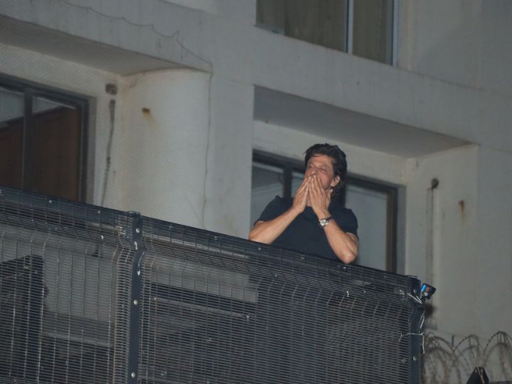 Shah Rukh Khan Birthday : अभिनेता शाहरुख खानचा आज वाढदिवस, 'मन्नत' बाहेर चाहत्यांची तुफान गर्दी 