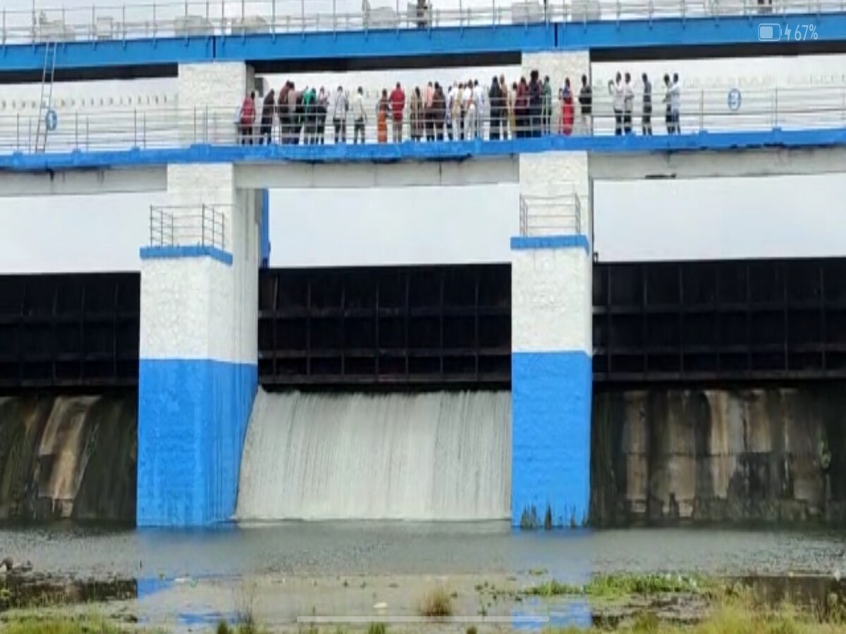 Chembarambakkam Lake : கொட்டிய கனமழை.. செம்பரம்பாக்கம் ஏரியில் இருந்து 500 கனஅடி தண்ணீர் திறப்பு..