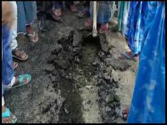 'পিচ ঢেলে হচ্ছে দায়সারা সংস্কার' ! হরিশ্চন্দ্রপুরে রাস্তা মেরামতির কাজ বন্ধ করলেন গ্রামবাসী