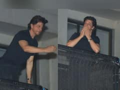 SRK Birthday : किंग खानचा वाढदिवस... चाहत्यांकडून जंगी सेलिब्रेशन; शाहरुखची एक झलक पाहण्यासाठी मन्नतबाहेर गर्दी