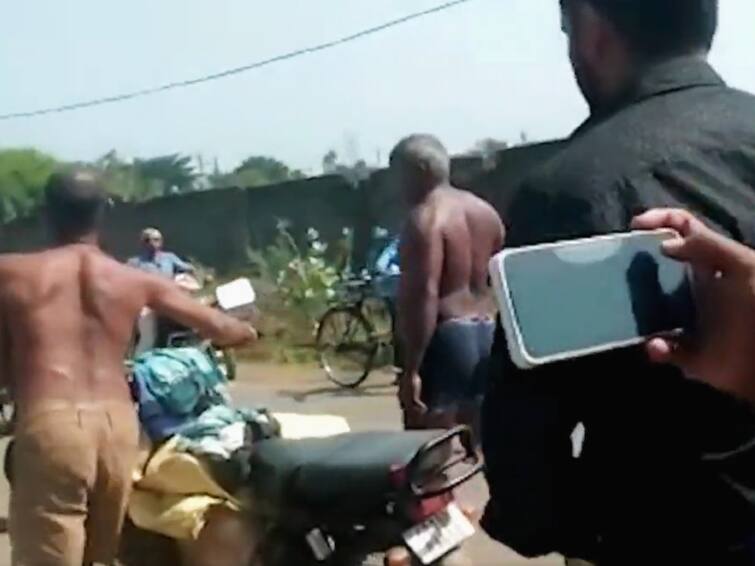 Viral Video Chhattisgarh Two Men Stripped Whipped With Belt Allegedly Selling Beef  Watch Crime: மாட்டிறைச்சி விற்பனை: அரை நிர்வாணமாக்கி 2 பேர் மீது தாக்குதல்: சத்தீஸ்கரில் அவலம்!