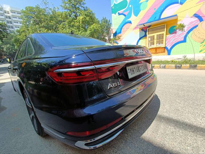 Get in and we love how the air vents open up to greet you while there are two touchscreens below along with a digital driver interface. Quality and materials used are of course of a high standard which is expected while we did notice that the glossy black surfaces are fingerprint magnets! There are various interior colours to choose from and a lot of technology including a heads-up display, ambient lighting with colours, front massage seats and more. (Source: Somnath Chhaterjee)