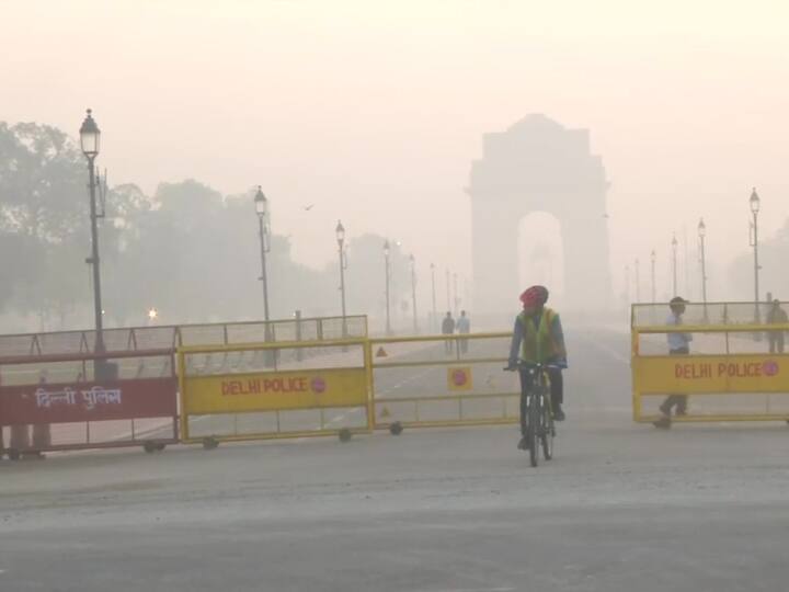 In Gurugram AQI stood at 346 and continued to remain in the 'very poor' category. (Source: ANI)