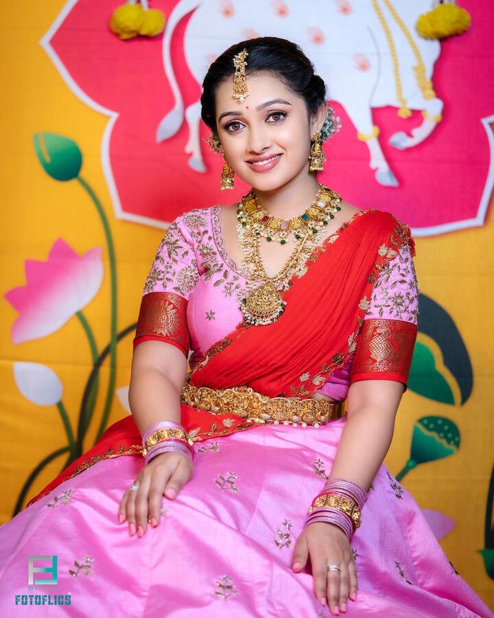 కస్తూరి సీరియల్ ఫేమ్ ఐశ్వర్య పిస్సె ఫోటోస్ (Image Credit: Aishwarya Pisse / Instagram)