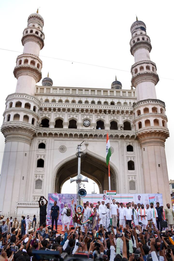 বর্ষীয়ান চিত্র পরিচালক মহেশ ভট্টের মেয়ে পূজা ভট্ট। ১৯৮৯ সালে 'ড্যাডি' সিনেমায় তাঁর ডেবিউ। তারপরে একাধিক সিনেমায় তাঁর উজ্জ্বল উপস্থিতি রয়েছে।